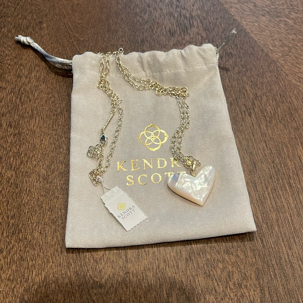 Kendra Scott Poppy Vintage Gold Small Long Pendant Necklace in Ivory NWT